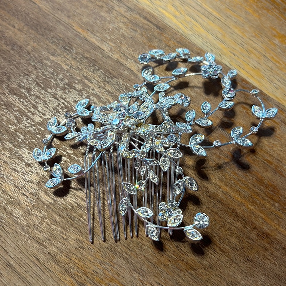 Bejewelled hair clip